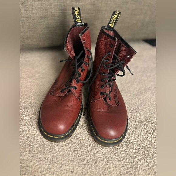 Men’s Doc Martins Leather Lace Up, Cherry, size 10 - Picture 3 of 5